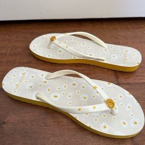 Tory Burch Daisy flip flops 🦋